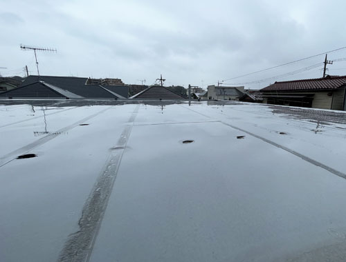 横から見た陸屋根の状況１